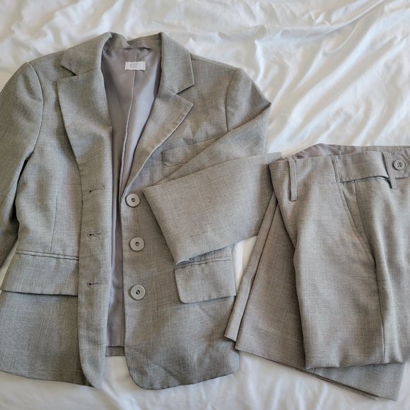 Grey suit sz 0-2 - Picture 1 of 5